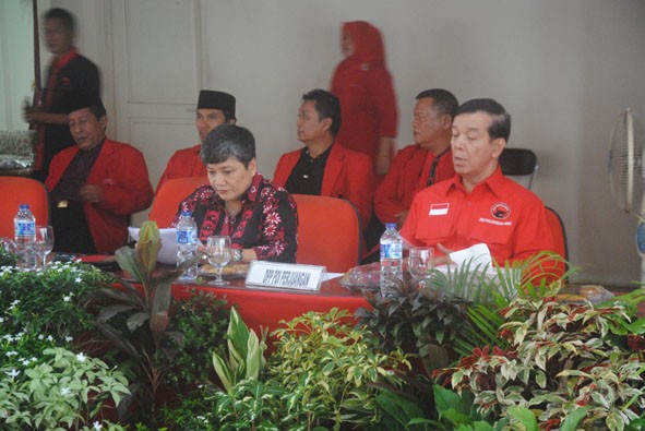 Sekretaris DPD PDIP provinsi Jambi, Chumaidi Zaidi menegaskan Nino Guritno bukan kader PDIP dan bahkan PDIP tidak mengenal Nino.